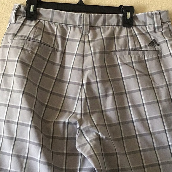 Men’s golf shorts - Picture 2 of 3